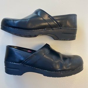 Nursing clogs size 46